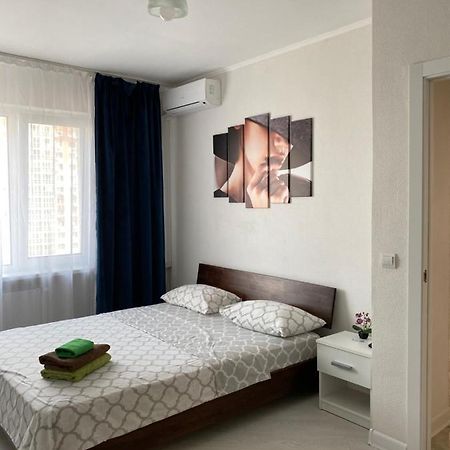 Cozy Apartment On Gmyri 12B Near Metro Poznyaki Киев Экстерьер фото